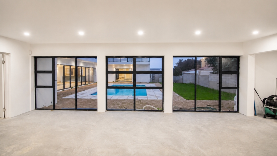 5 Bedroom Property for Sale in Myburgh Park Western Cape